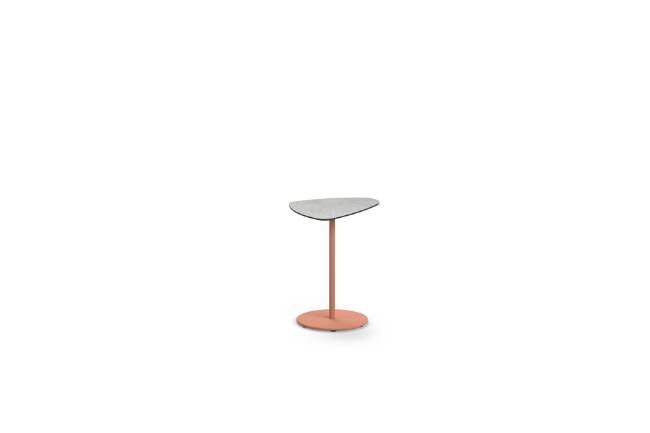 MNAC005-DIMANAMANA-LILY-Side-Table-Triangular-Blush-Scratched-Grey